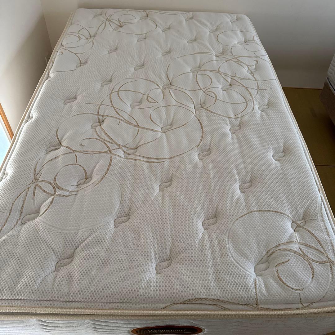 8月中旬までの限定価格　シモンズ 　マットレス＋ボックススプリング　（GＶ）