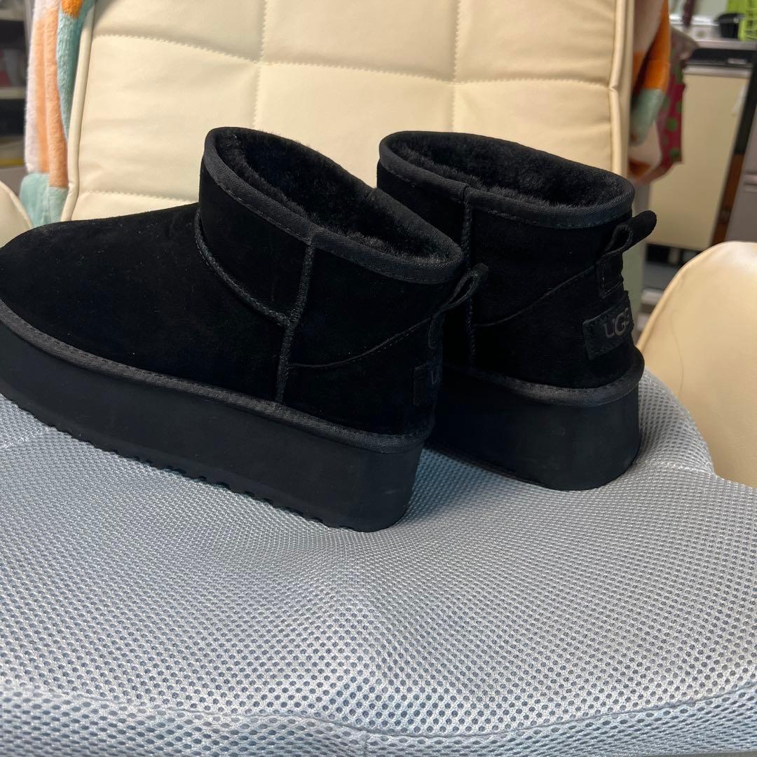 UGG ブラック ムートンブーツ25新品に近いです