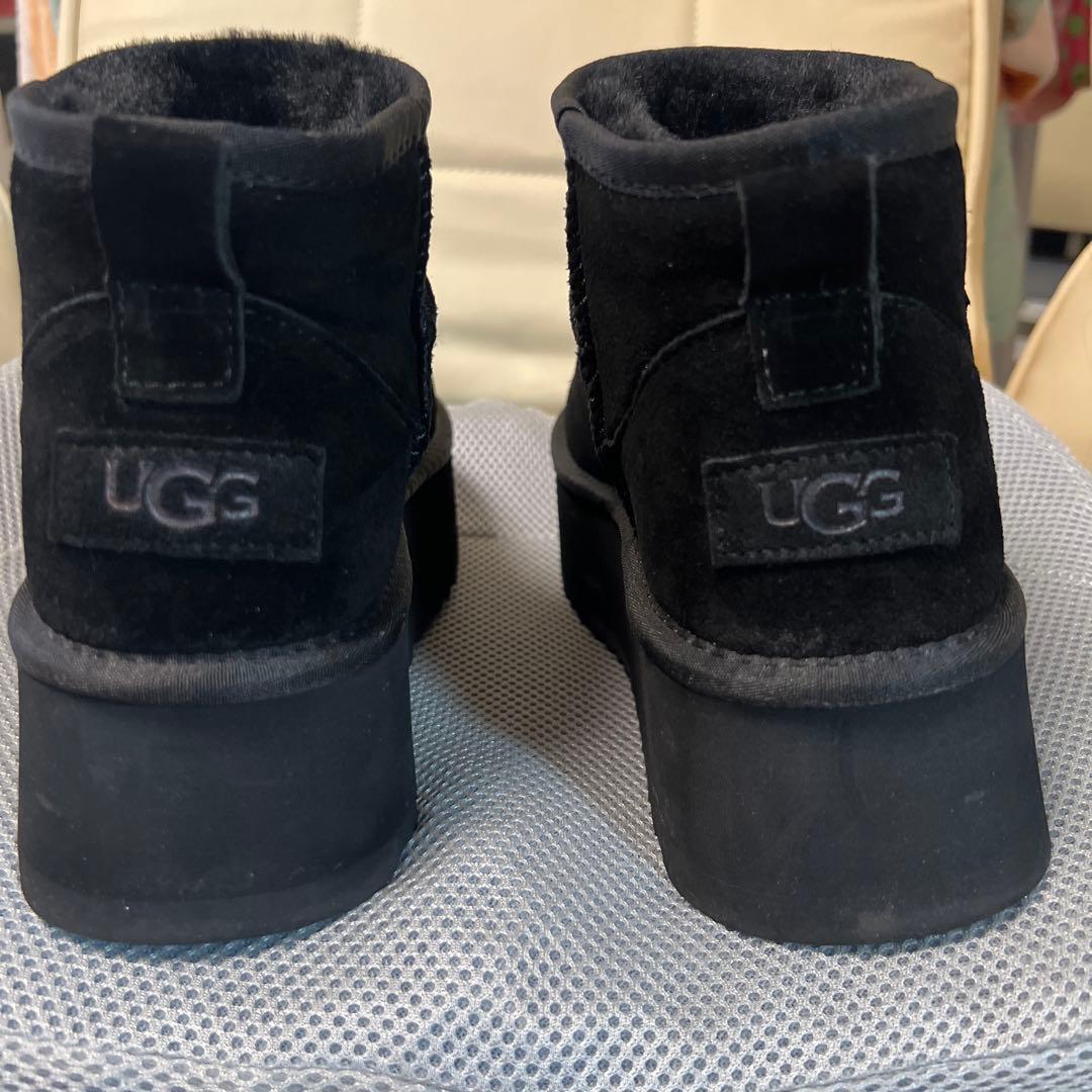 UGG ブラック ムートンブーツ25新品に近いです