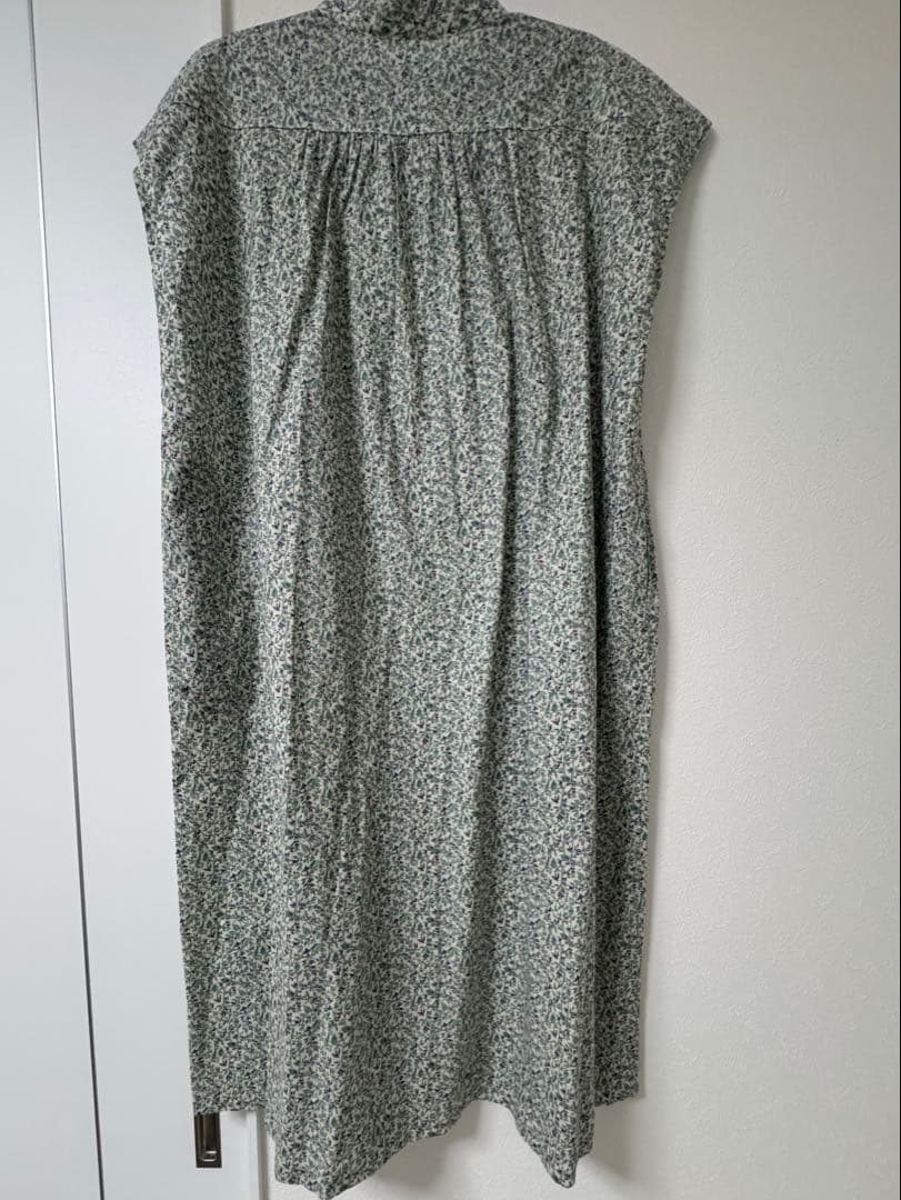 nofl ノフレ コットン鳥と実プリントワンピース ベージュ×グリーン