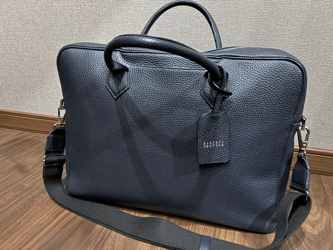 バーニーズ ニューヨーク ネイビー レザービジネスバッグ