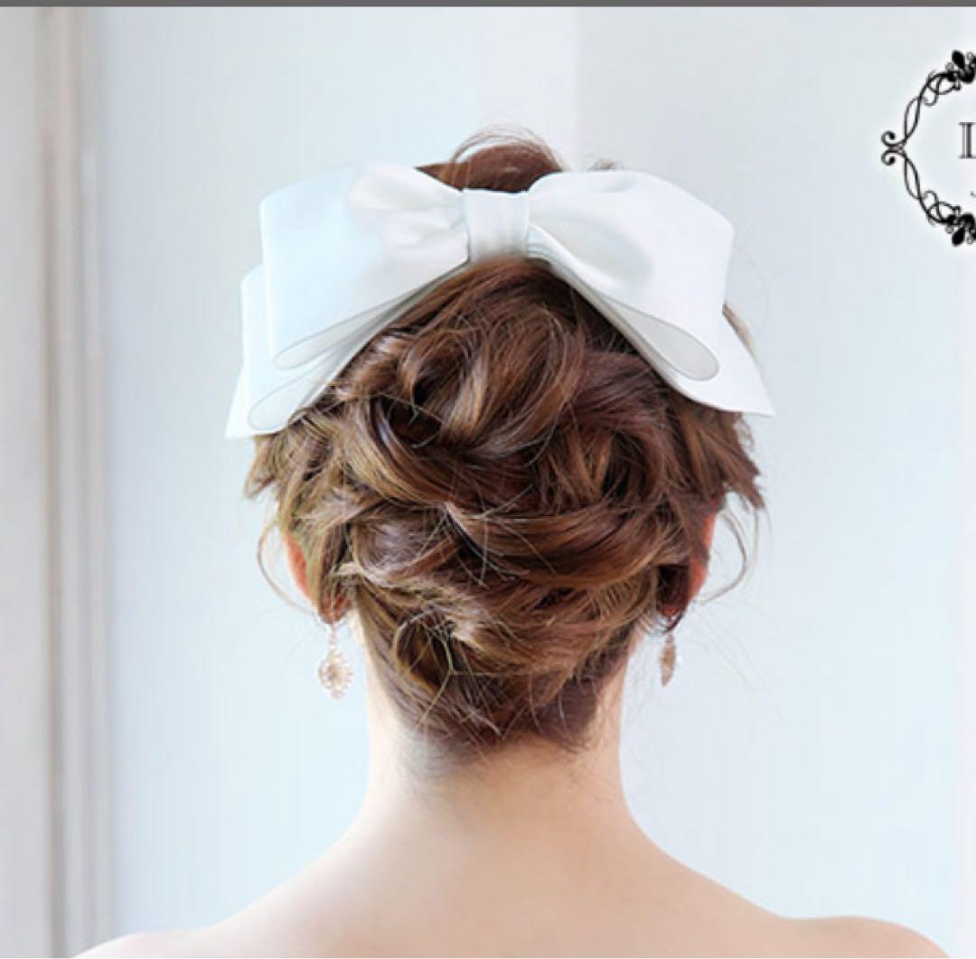 ブライダル　ホワイトリボンヘアアクセサリー　ラブティアラ