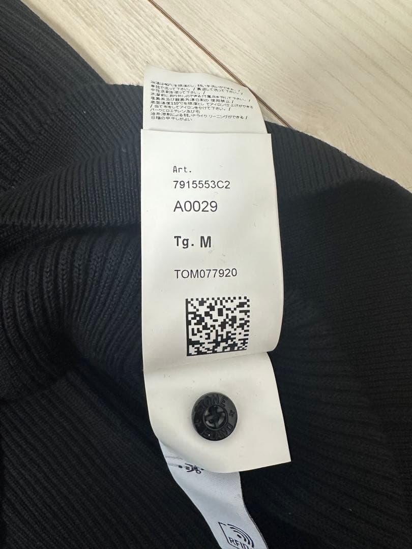 Stone  ニット セーター Mサイズ　QR鑑定済み