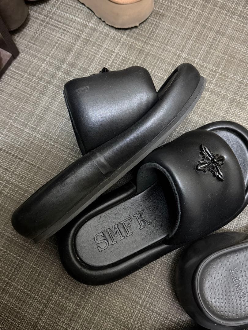 SMFK ブラックバルーン厚底サンダル