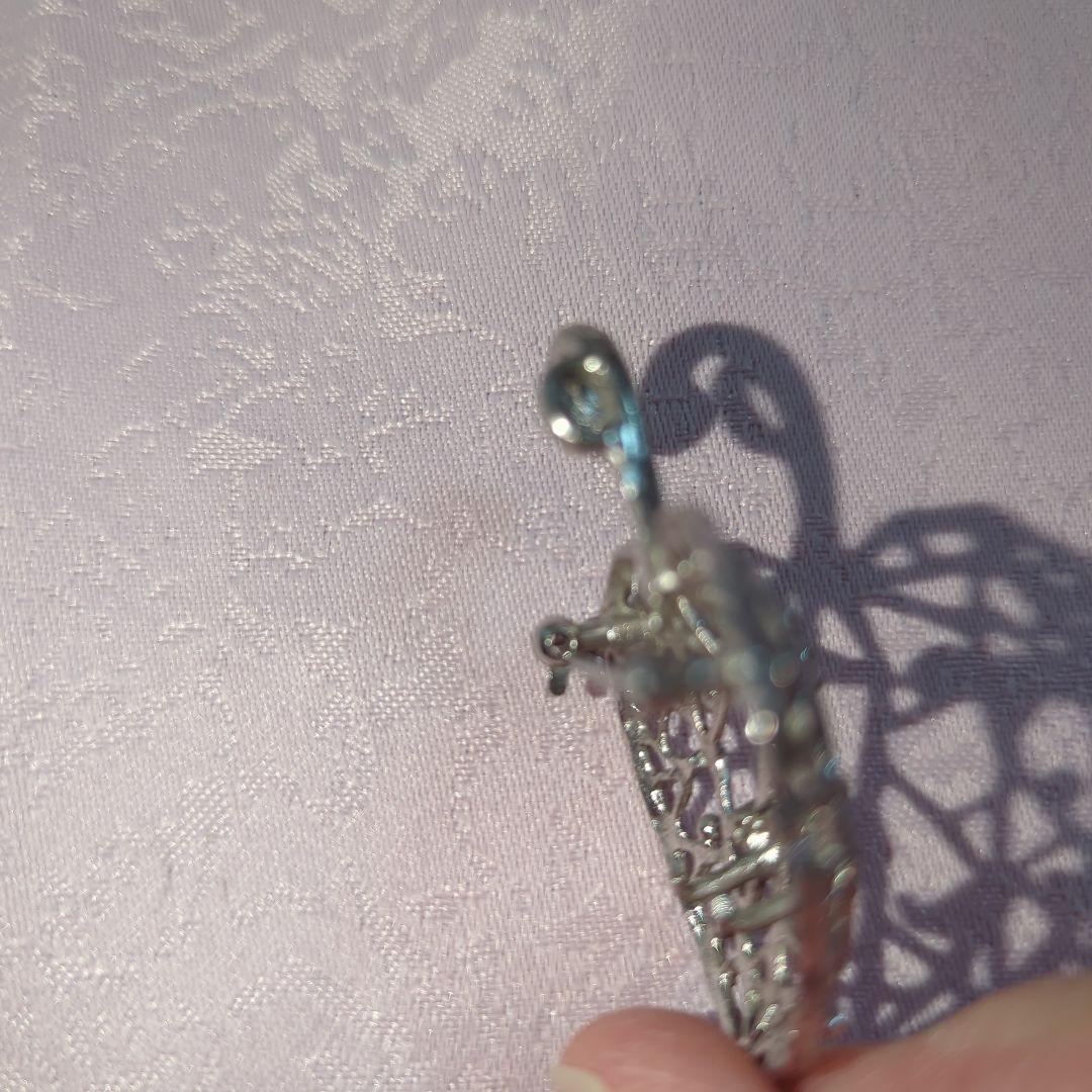 田崎真珠旧刻印ほおずき型透かしメレダイヤ入りデザインブローチ シルバー