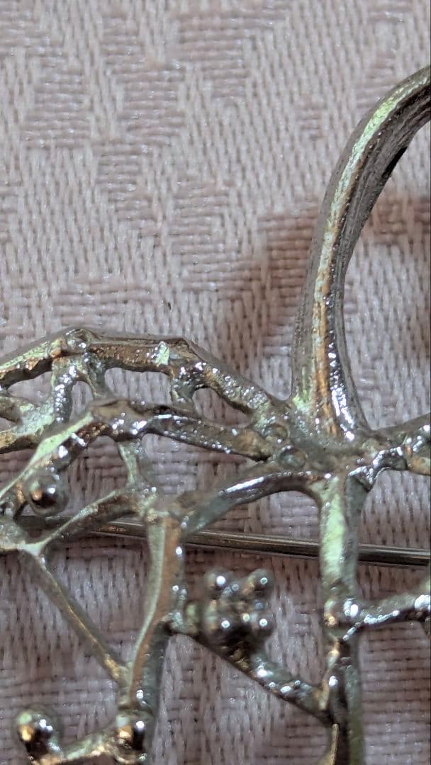 田崎真珠旧刻印ほおずき型透かしメレダイヤ入りデザインブローチ シルバー