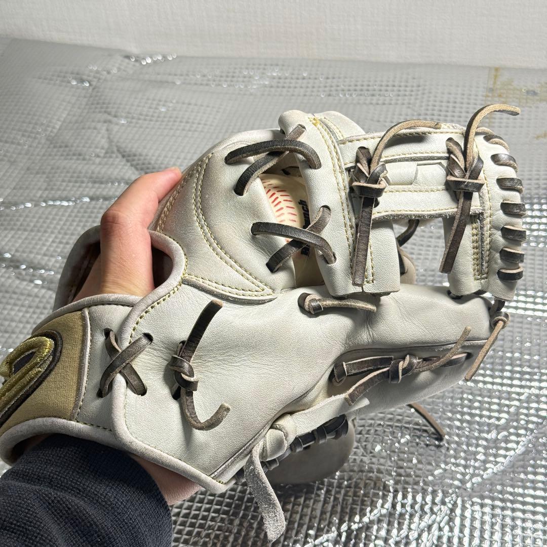 金*様 ディークエスト 硬式グローブ 右投げ用　ホワイト　内野手用　Hウェブ　日