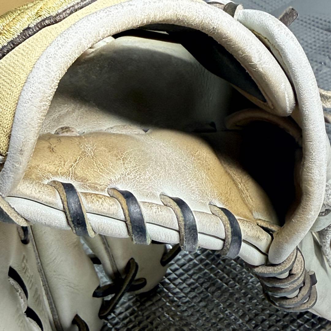 金*様 ディークエスト 硬式グローブ 右投げ用　ホワイト　内野手用　Hウェブ　日