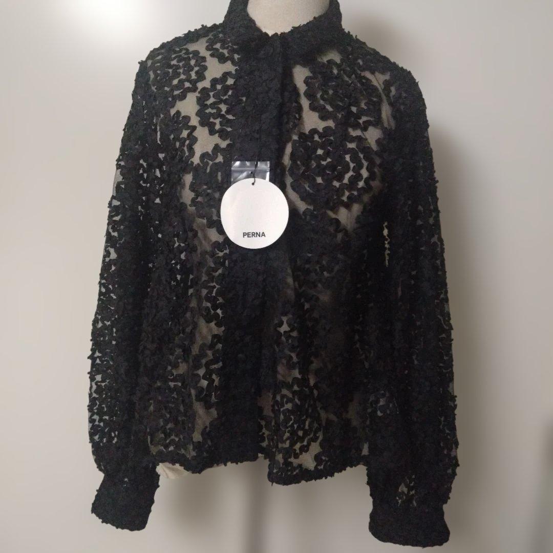 新品タグ付PERNAフラワーフリルレースシャツ定価15400円