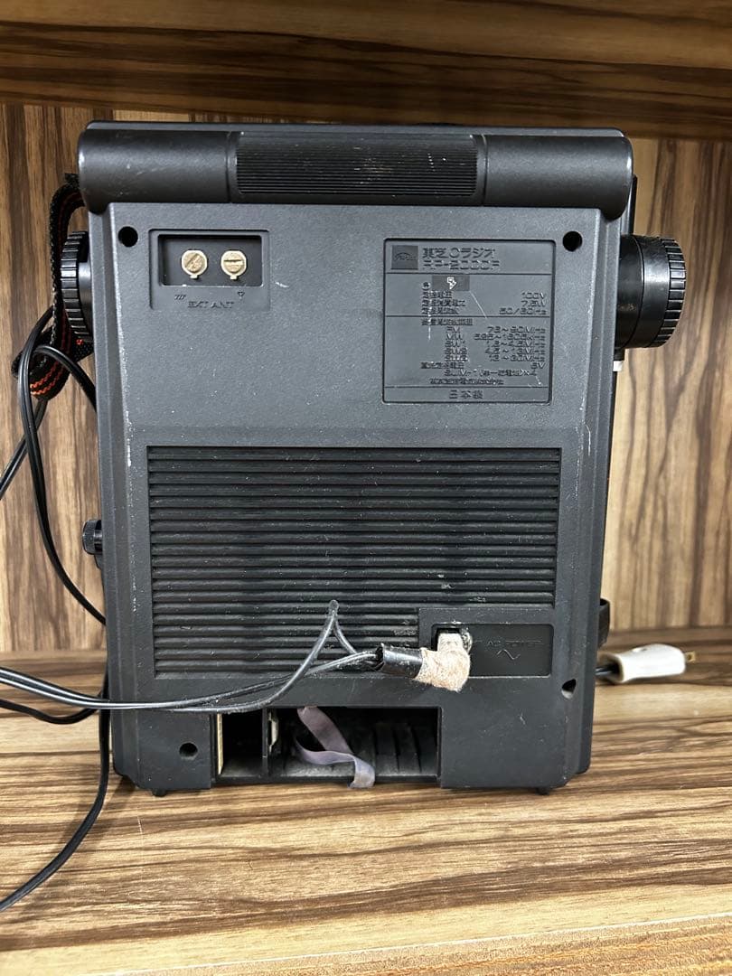 TOSHIBA TRK-2000 ラジオ・カセットプレーヤー