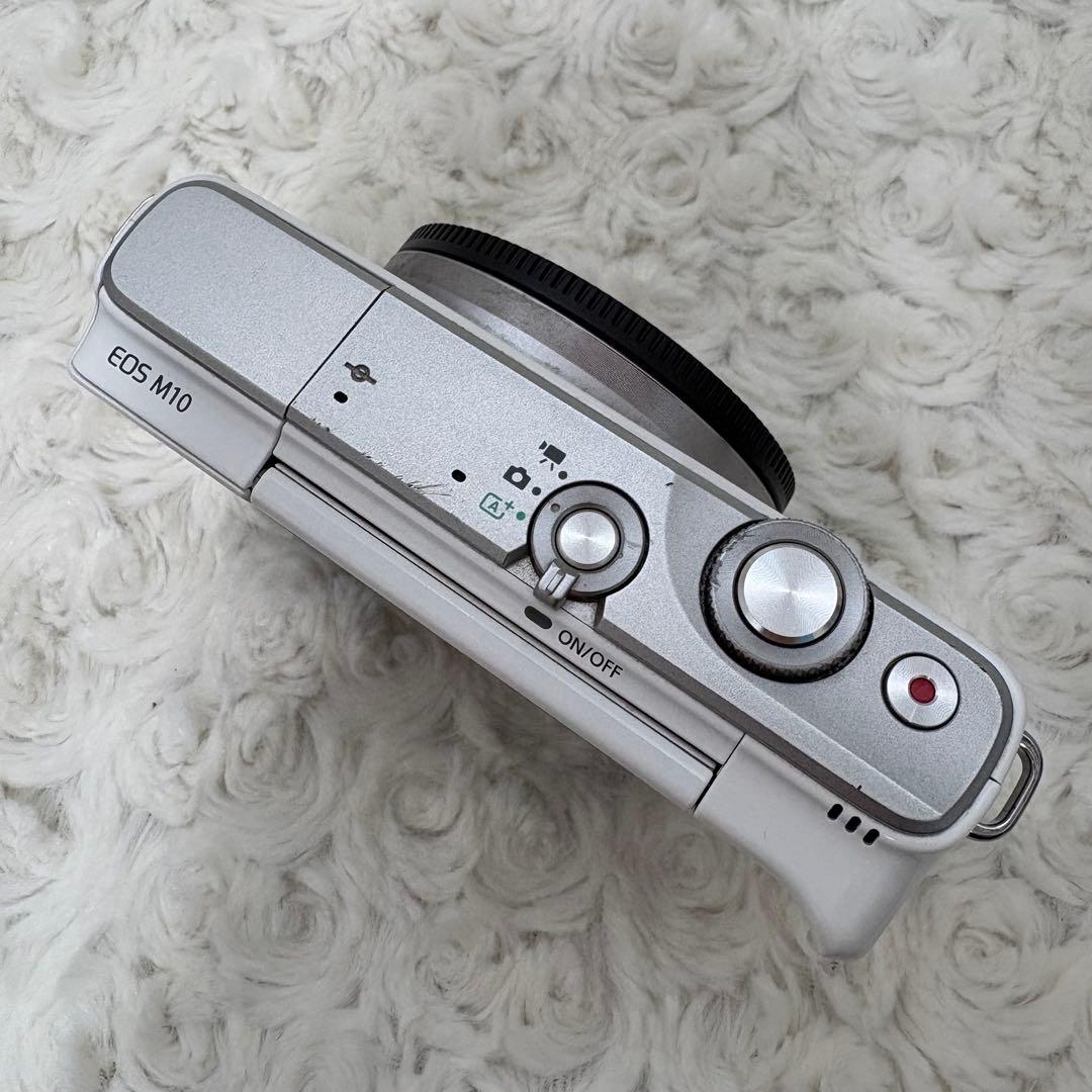 ジャンク キヤノン EOS M10 カメラ本体ボディ、充電器、バッテリー