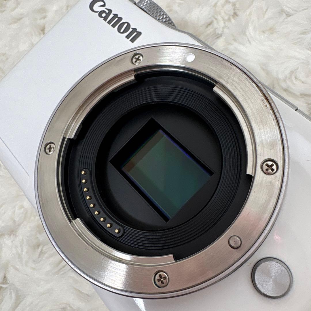 ジャンク キヤノン EOS M10 カメラ本体ボディ、充電器、バッテリー