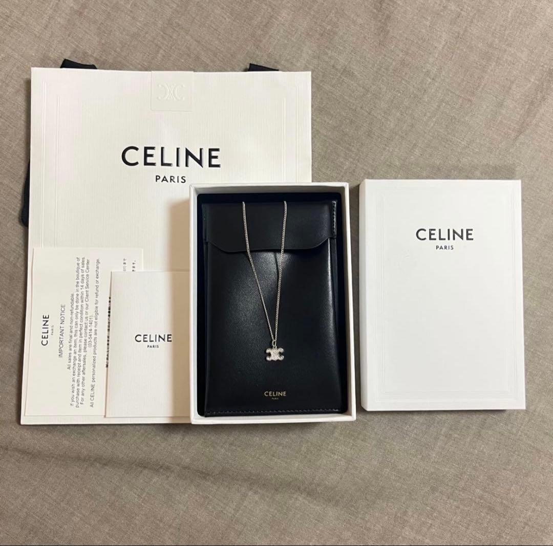 セリーヌトリオンフネックレス