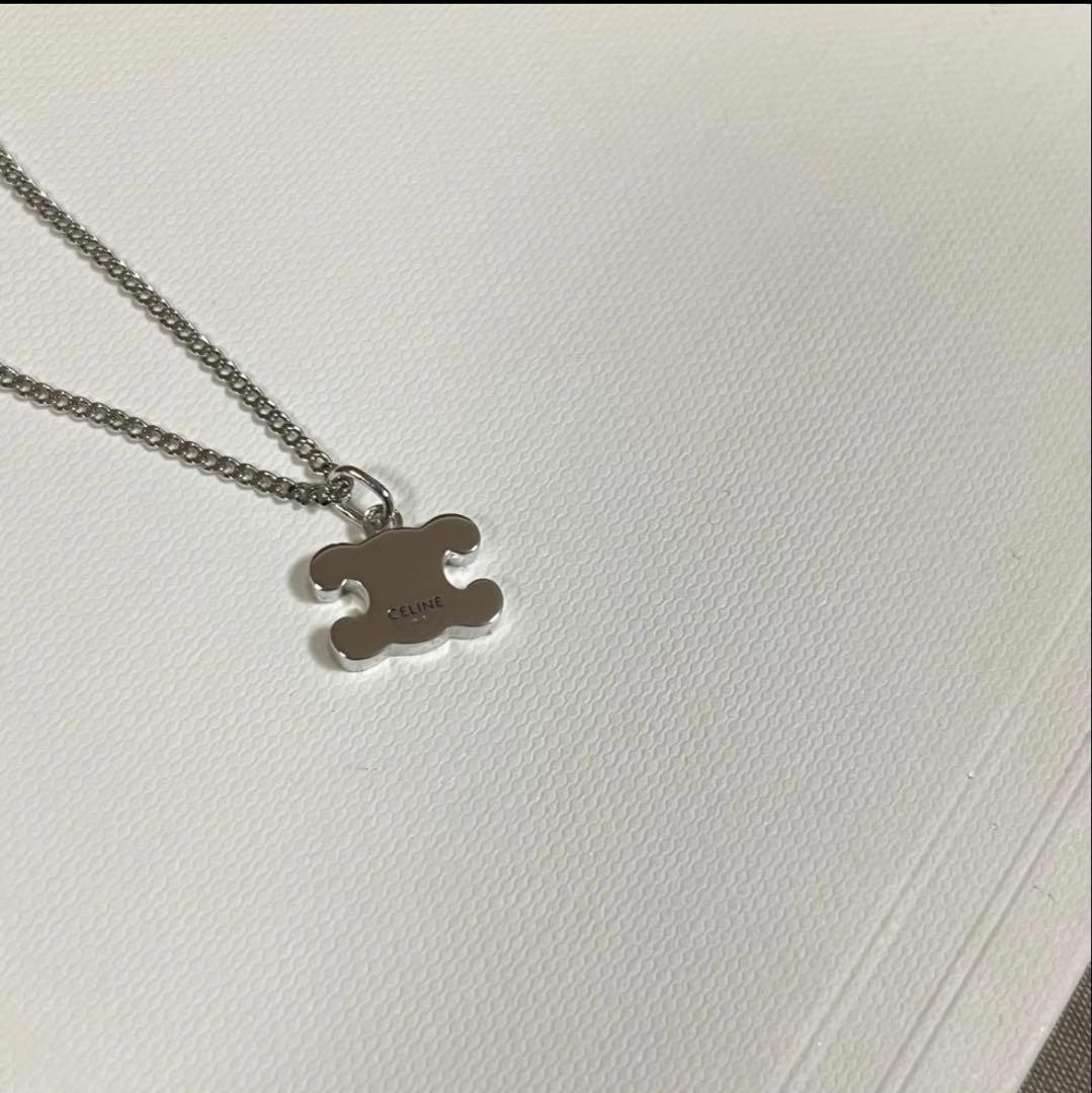 セリーヌトリオンフネックレス