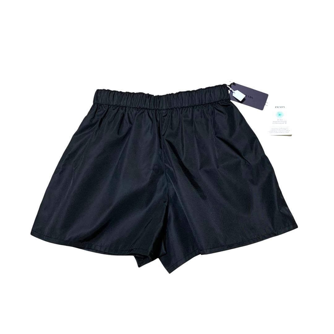 未着用品 PRADA 23年製 ショートパンツ 三角ロゴ トライアングルロゴ