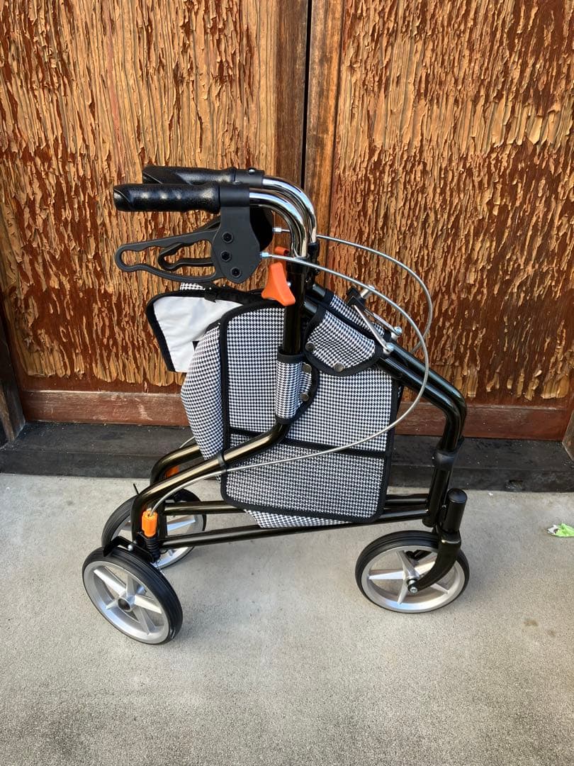 三輪歩行車　トライウォーカー　カゴ無しTR-62BK