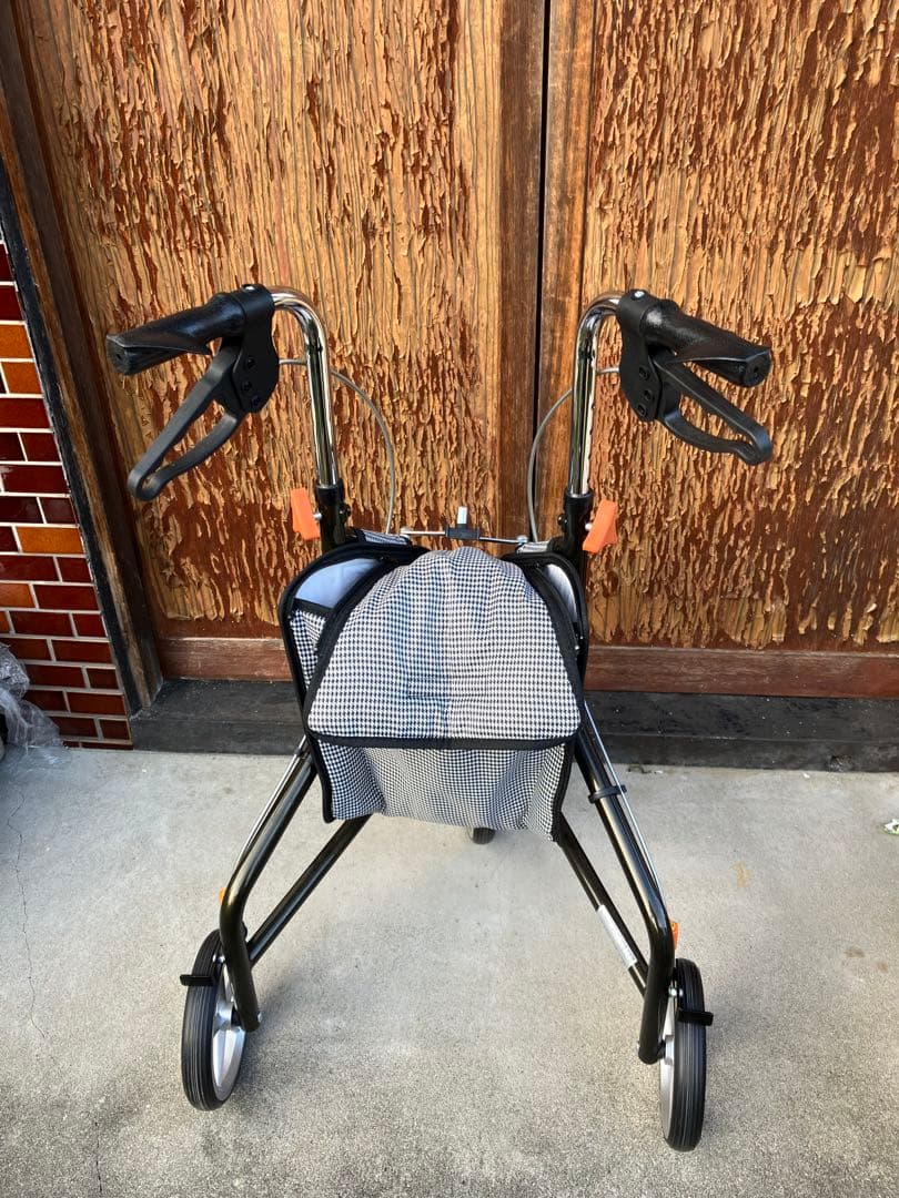 三輪歩行車　トライウォーカー　カゴ無しTR-62BK