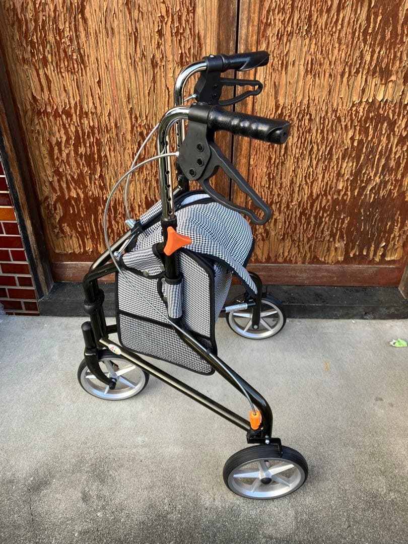 三輪歩行車　トライウォーカー　カゴ無しTR-62BK