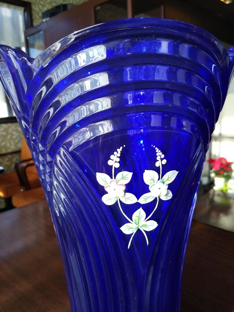 ボヘミアングラス大型花瓶　コバルトブルーカットガラス　チェコ製専用箱入り花瓶