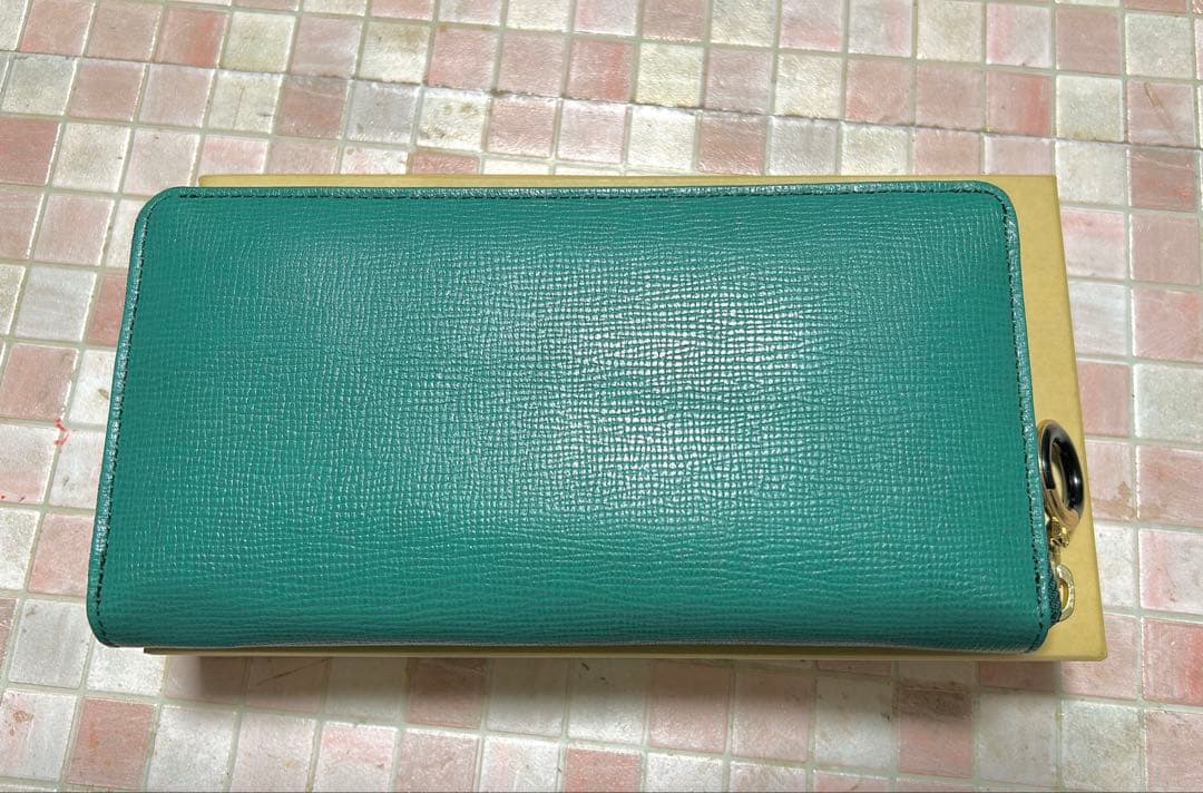 本格革財布　職人さん手造り　大容量でも綺麗に入る