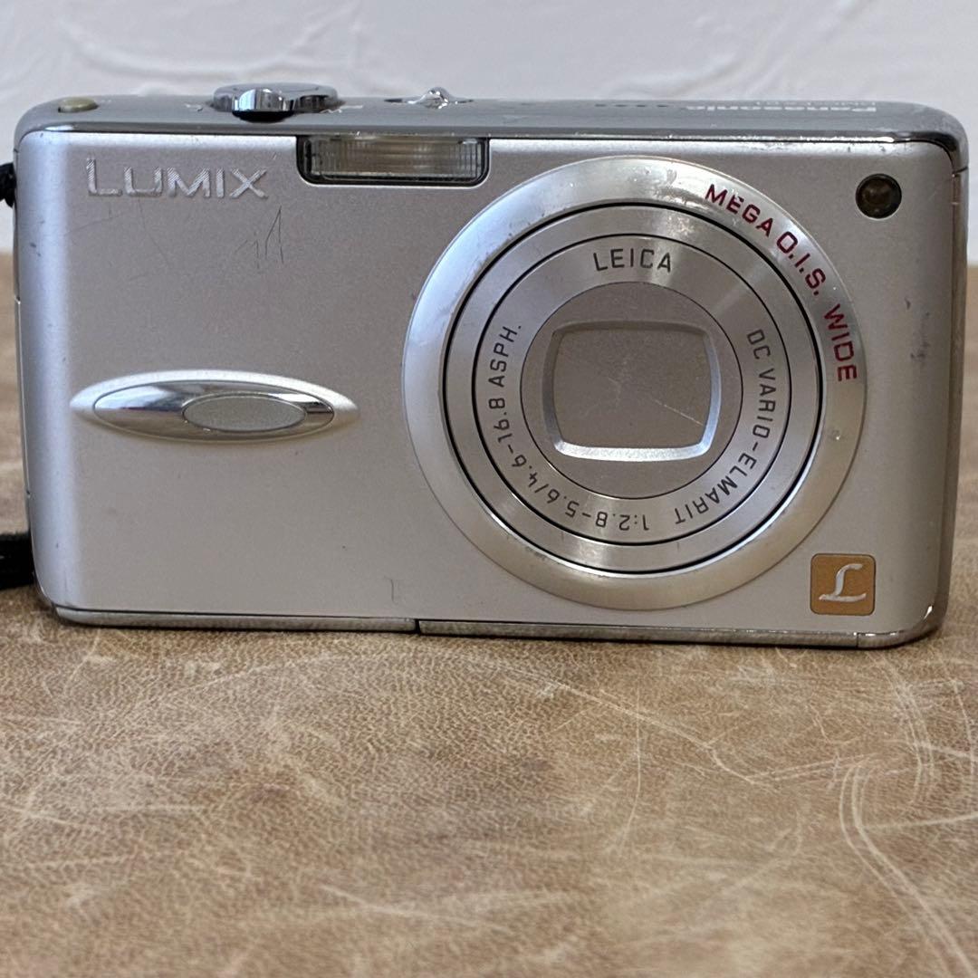 デジタルカメラ　パナソニック　LUMIX DMC-FX01　充電器付　中古品
