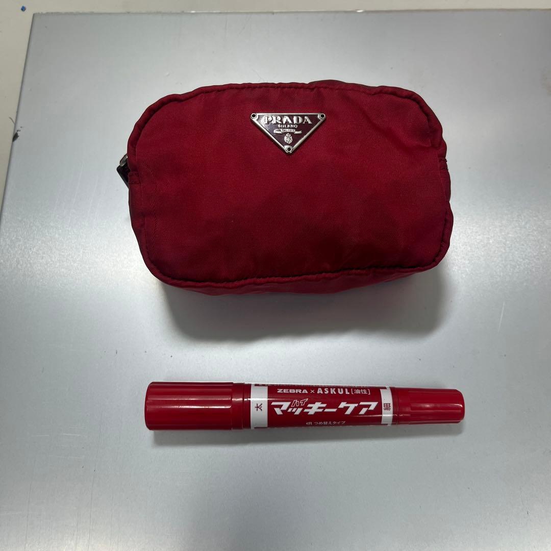 PRADA 赤 ナイロンポーチ 小型
