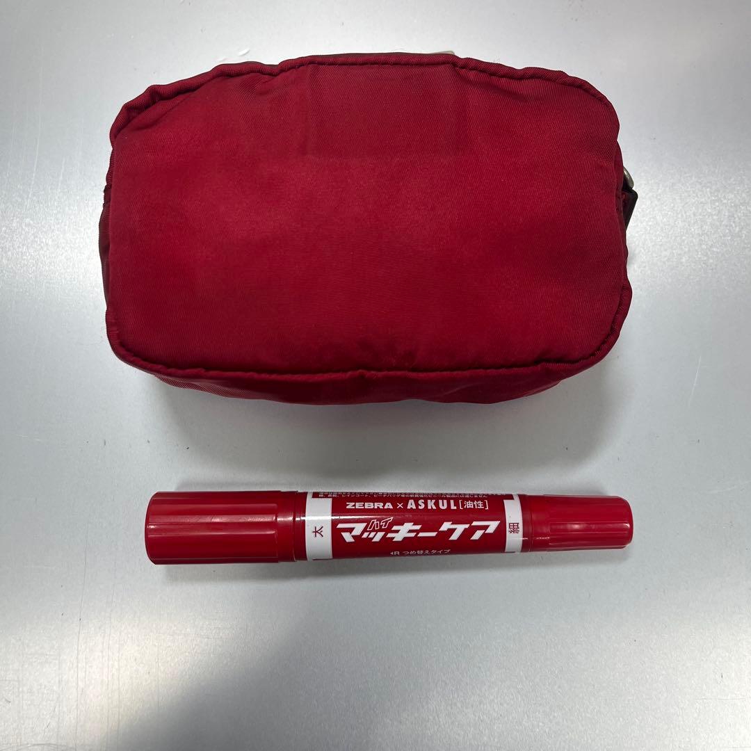 PRADA 赤 ナイロンポーチ 小型