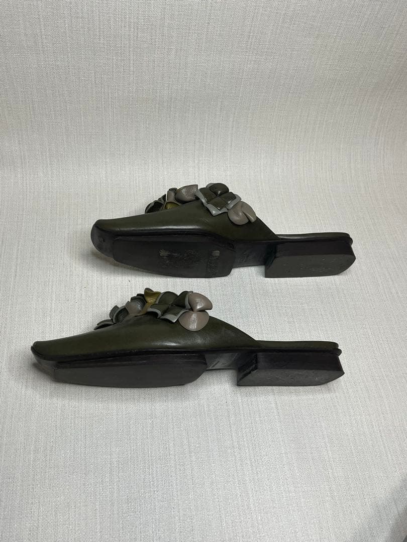 PRADA ダークグリーン スクエアトゥミュール