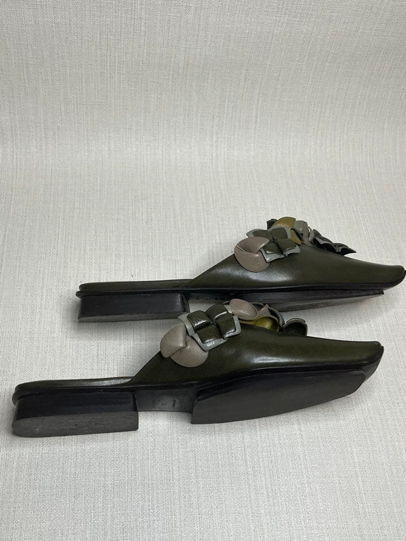 PRADA ダークグリーン スクエアトゥミュール