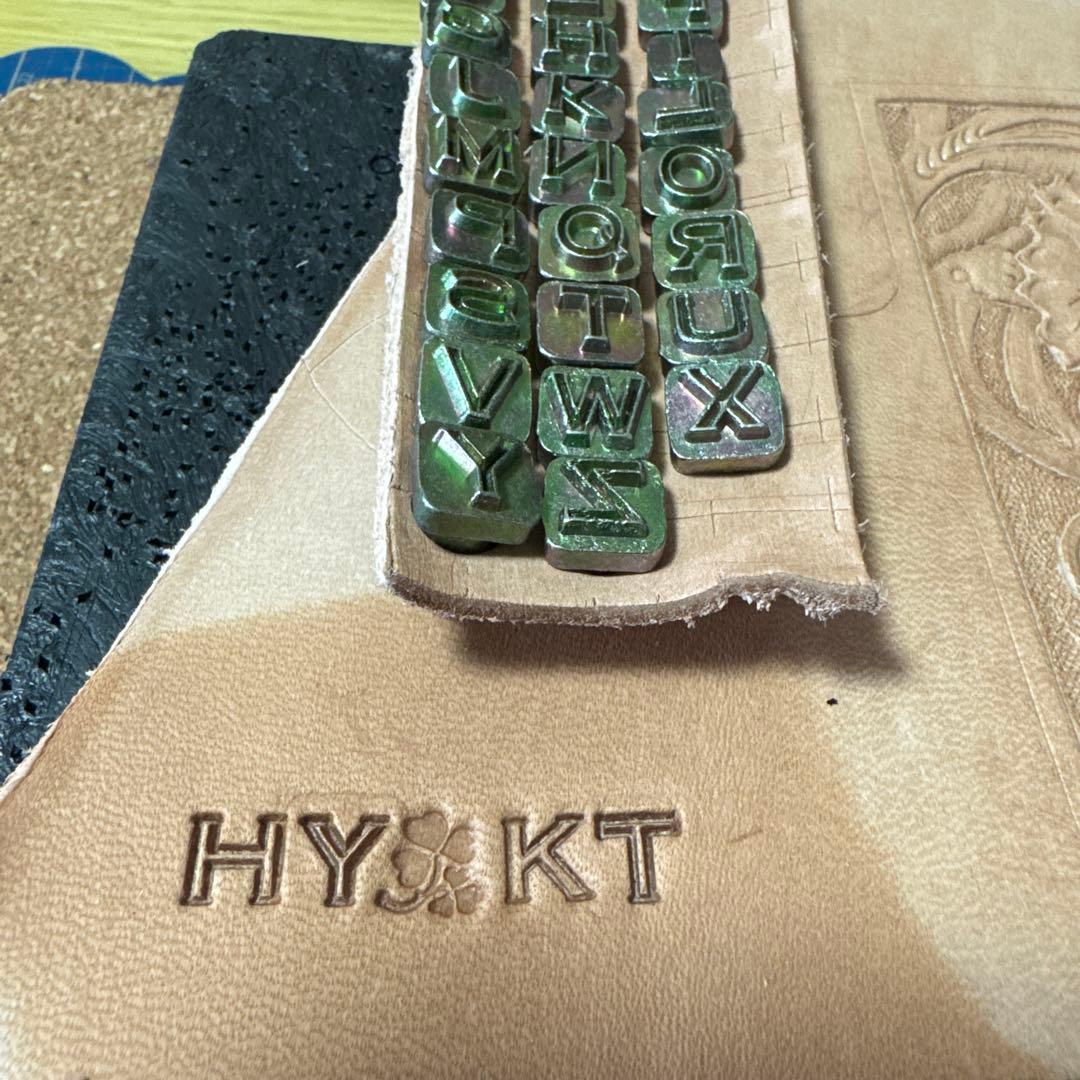 amo レザーカービングウォレット(ハーフ)