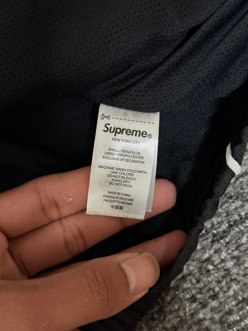 お*か様 Supreme ナイロンジャケット 黒