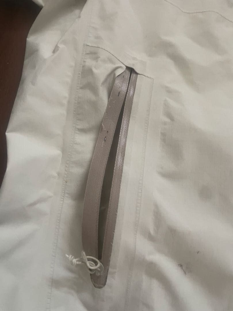 らいちょさま専用　ロゴ刺繍　激レア　ARC'TERYX ホワイト アークテリクス