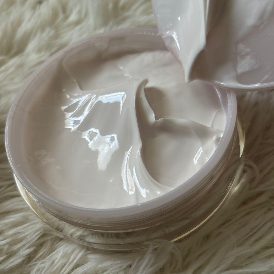 CHANELチャンスクリームサテン