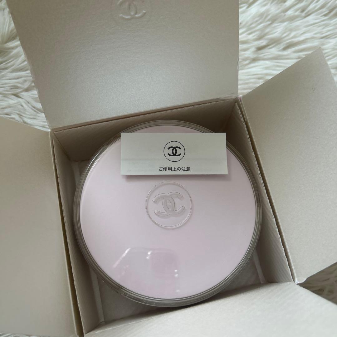 CHANELチャンスクリームサテン