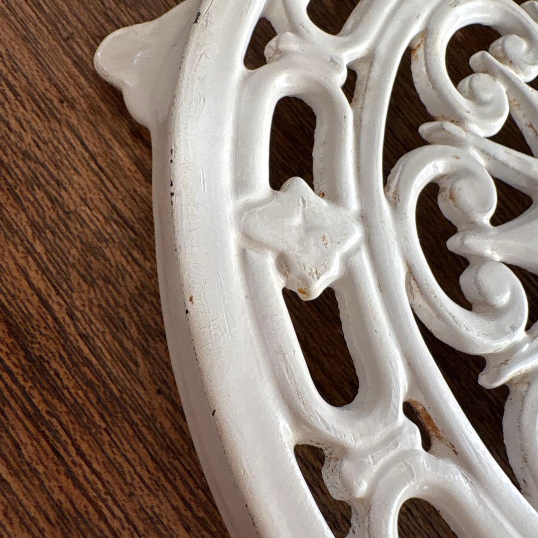 フランスアンティーク トリベットDECOTEC 白い鋳物の鍋敷