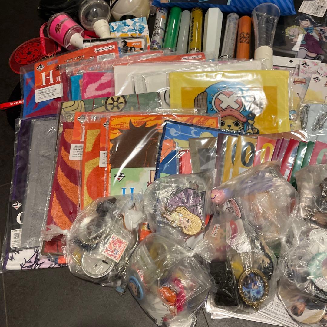 雑貨　アニメグッズ　まとめ売り　300点以上　140サイズ