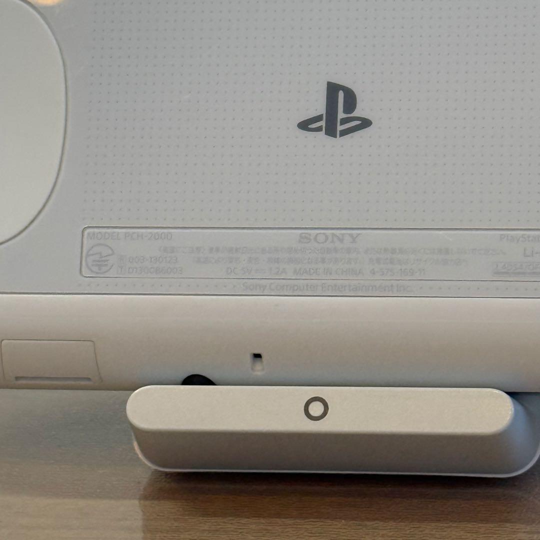 7-064 PSVITA PCH-2000 グレイシャー・ホワイト