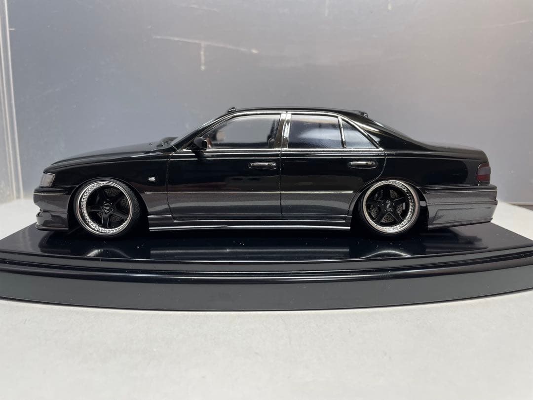 アオシマ　1/24プラモデル完成品 Y33シーマ