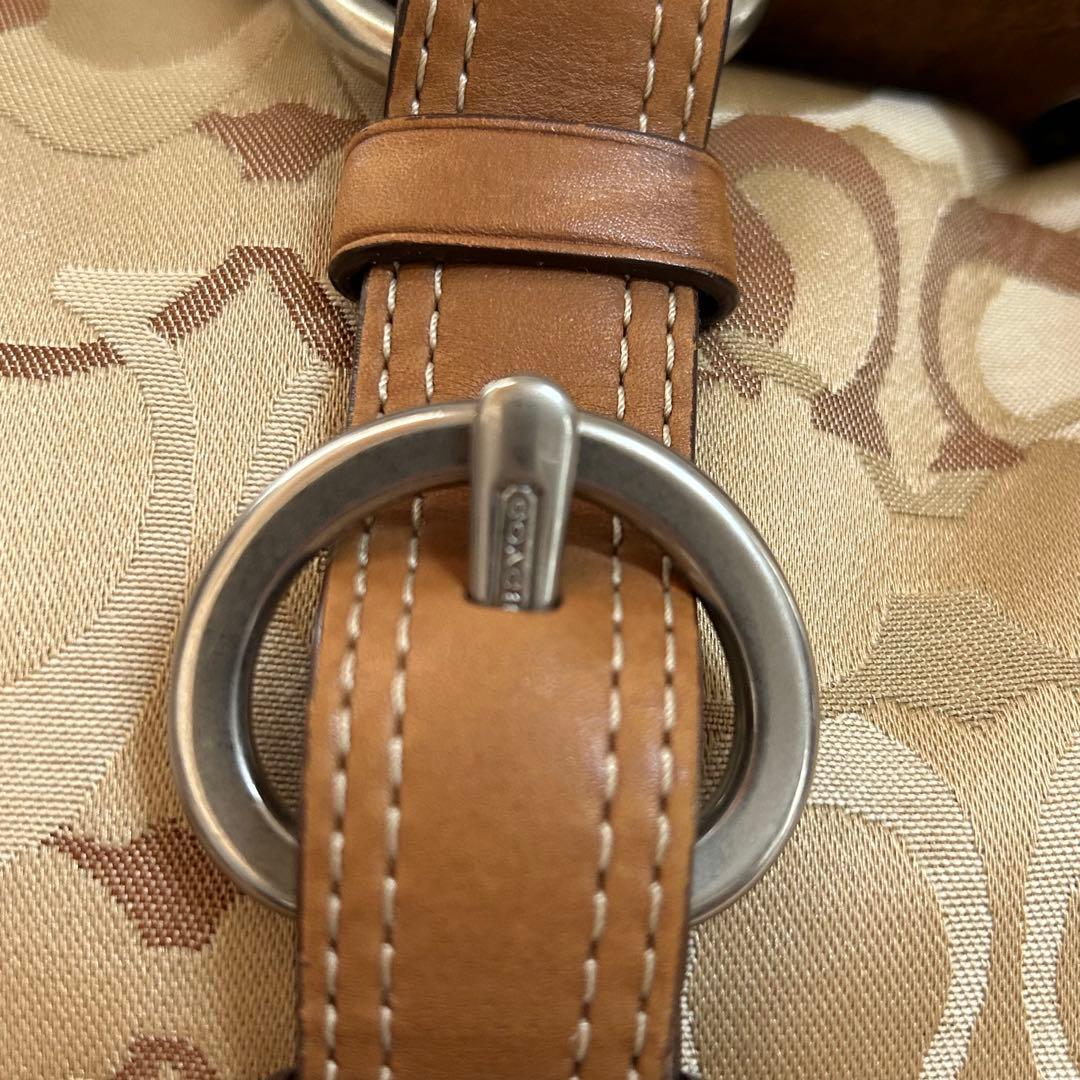 美品 コーチ ハンドバッグ シグネチャー チャーム付 レザー本革 ターンロック