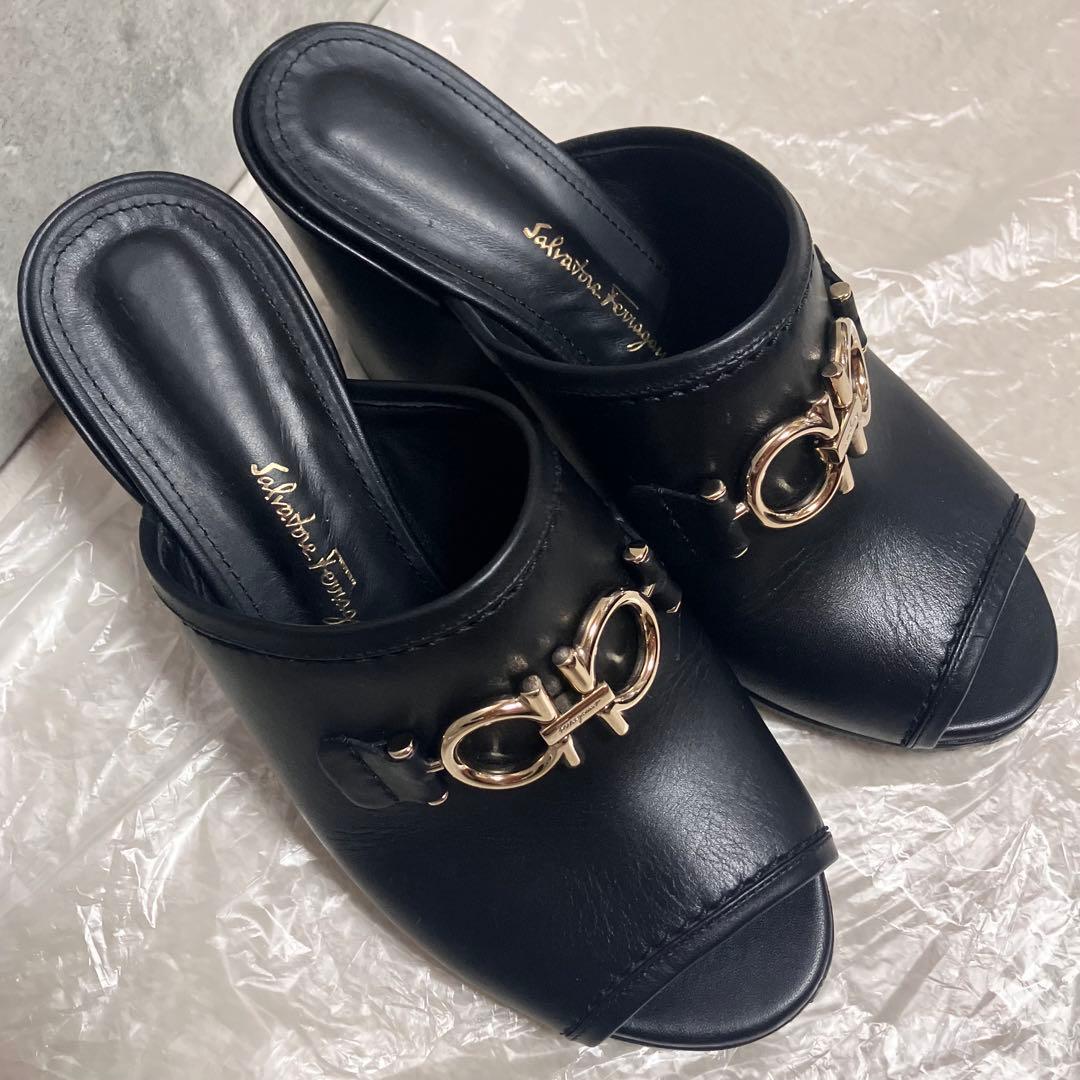 超希少　未使用級　サルヴァトーレフェラガモ　ミュールサンダル　ガンチーニ　レザー