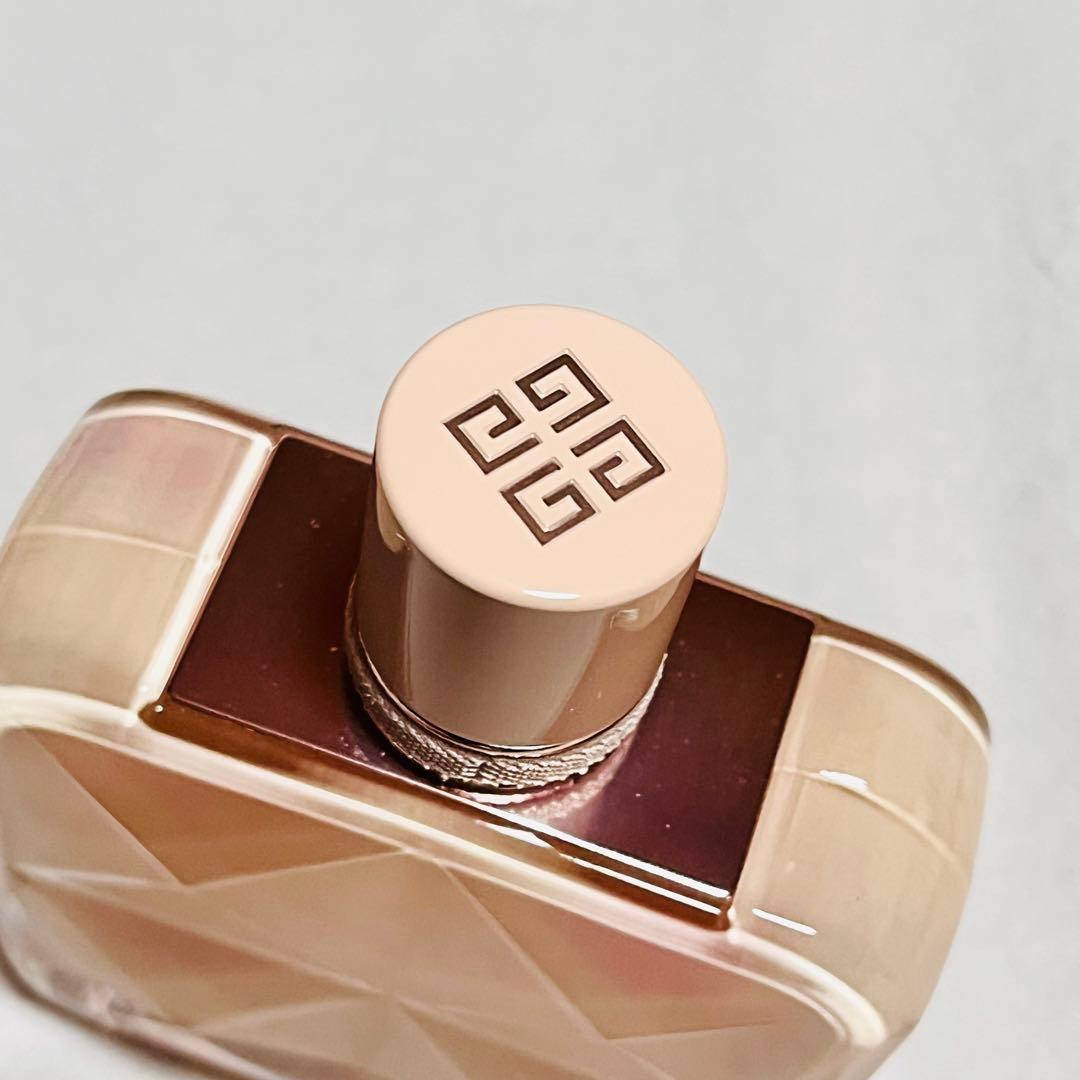 GIVENCHY イレジスティブル オーデパルファム ヌードベルベット