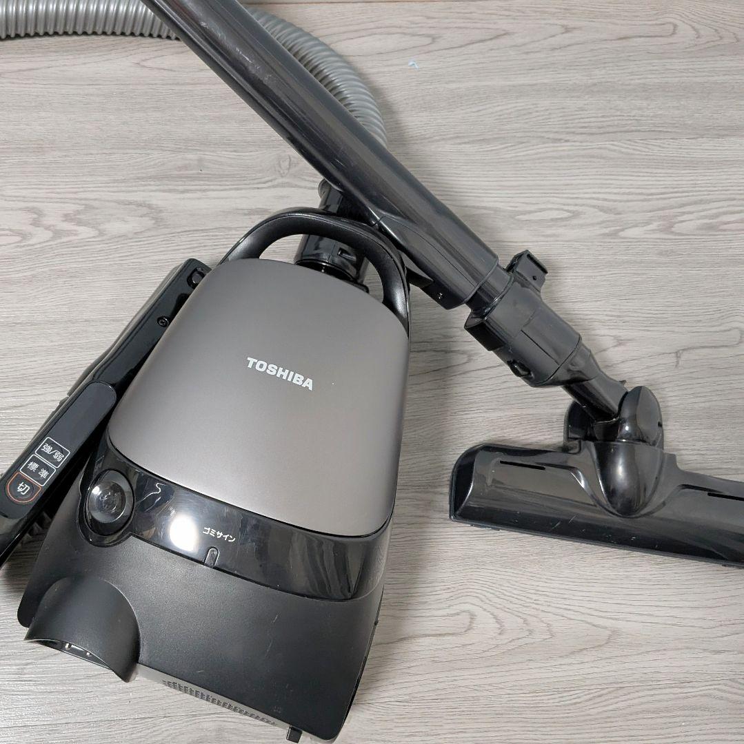 ​【2024年製】東芝 紙パック式掃除機 VC-PM7A 軽量コンパクト
