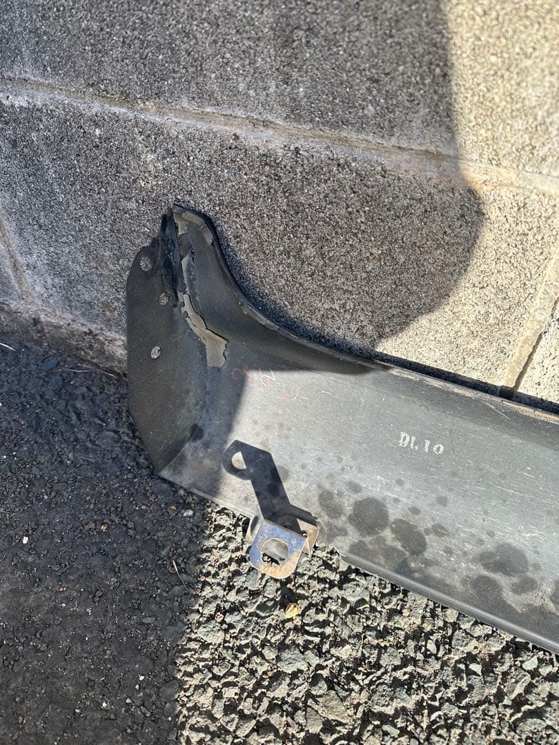 ラパンSSHE21S フロントリップスポイラーとサイドステップ左右ヒビ複数あり黒