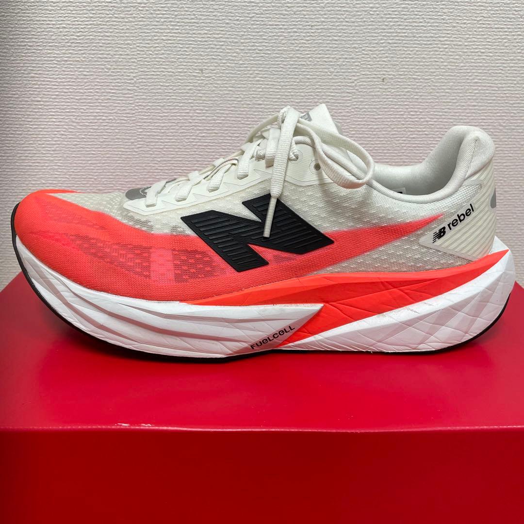 美品　ニューバランス　FuelCell Rebel V5 26センチ