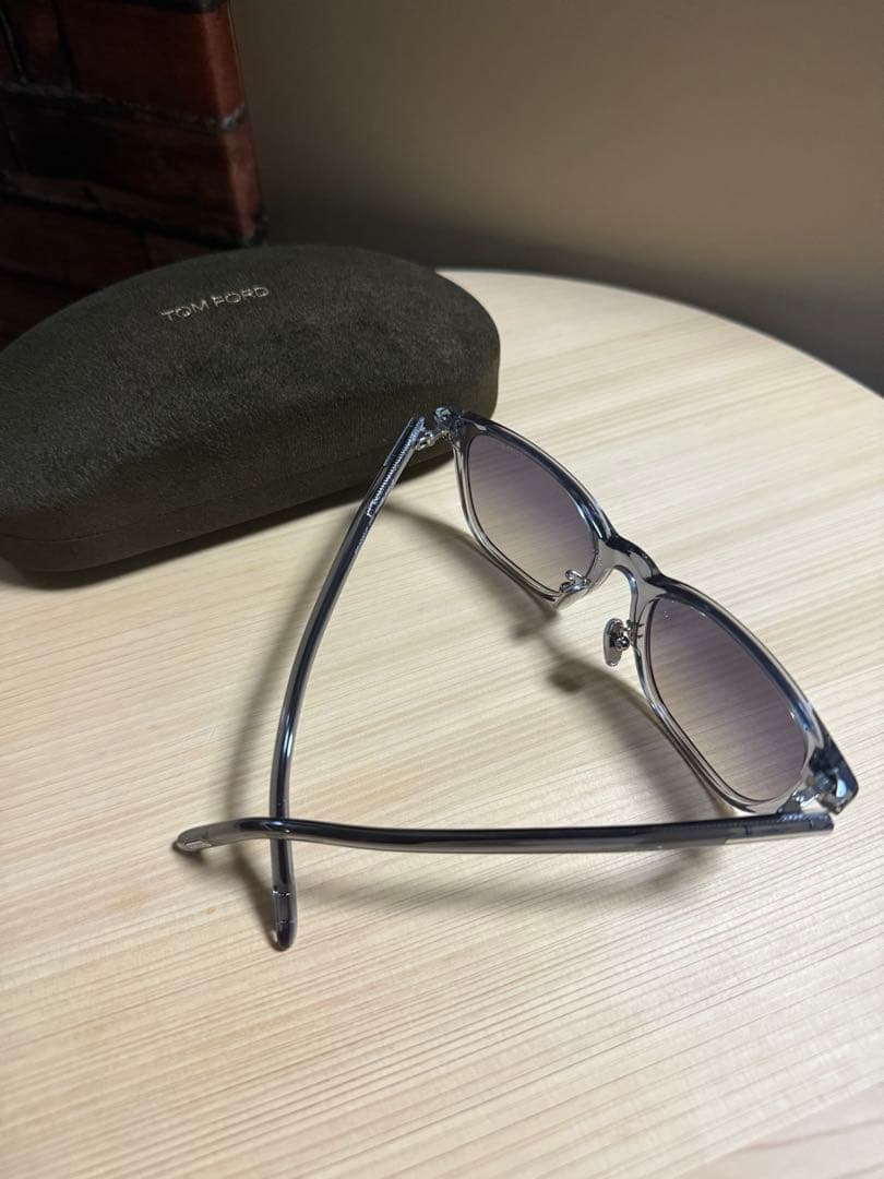 【極美品・付属完備】TOM FORD TF1040-D 20C サングラス