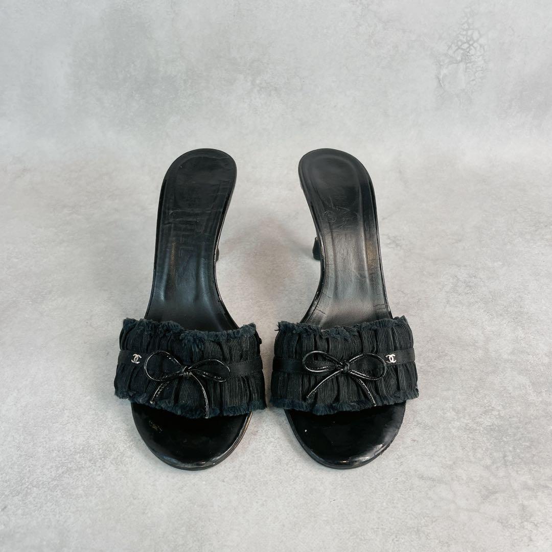 靴 Vintage Chanel Black Ruffle Heels 37