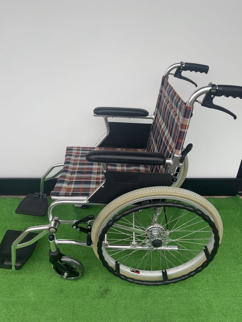 チノンズ 20型タイヤサイズ アルミ製折畳 車椅子