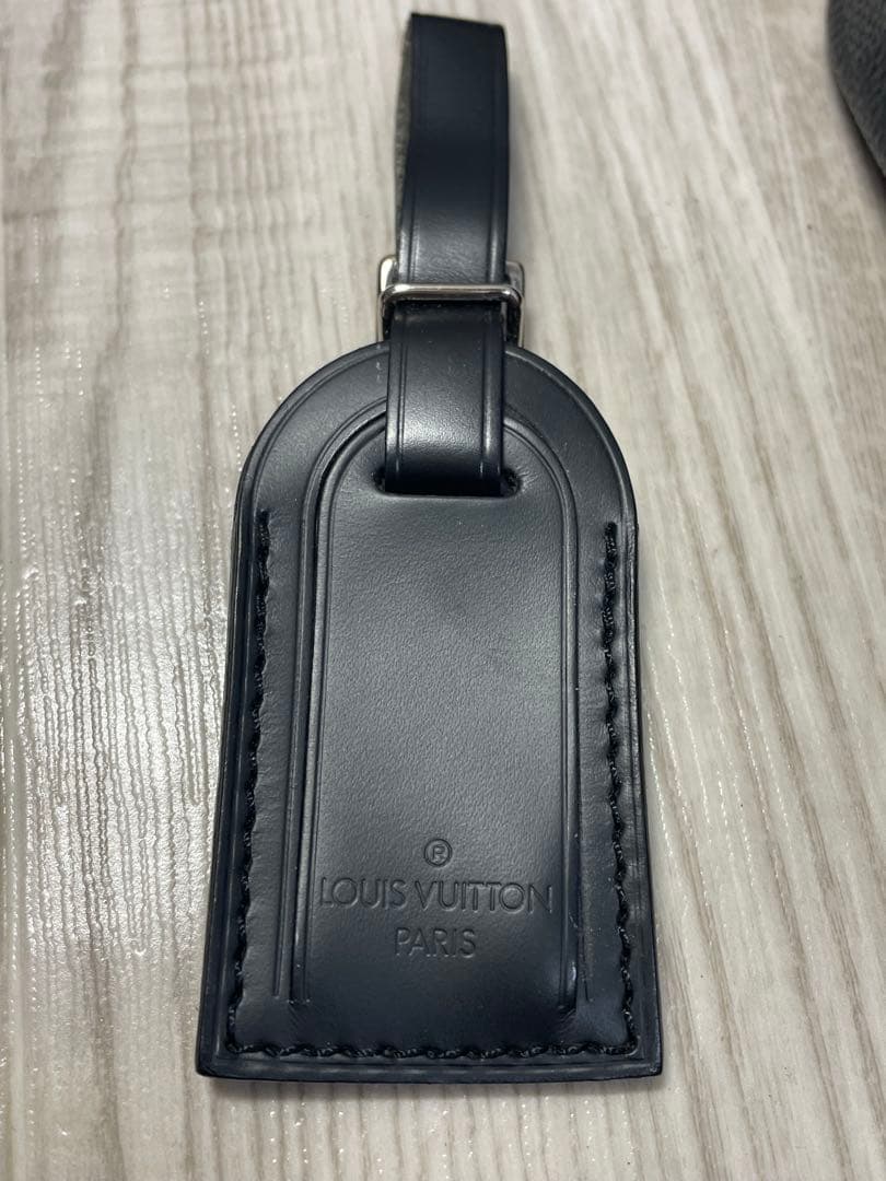 LOUIS VUITTONダミエ グラフィット ポルトドキュマン ヴォワヤージュ