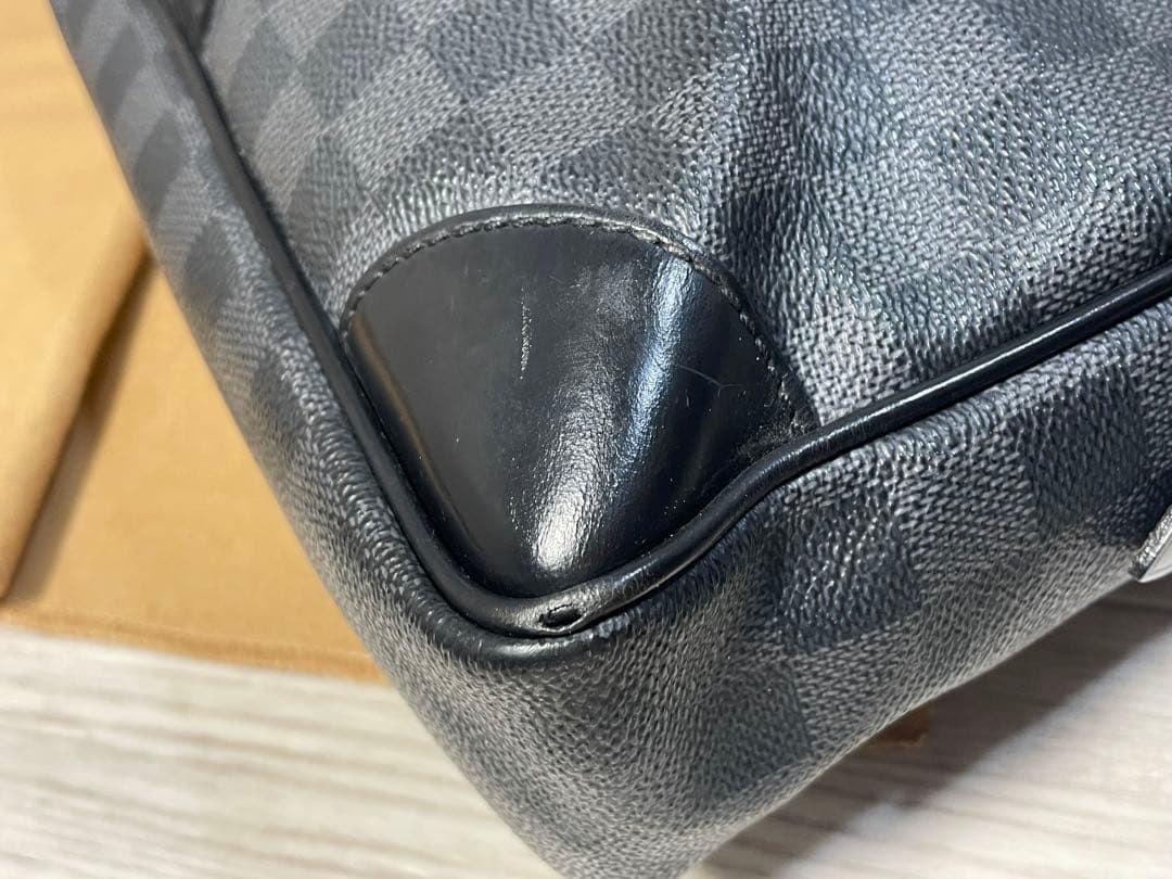 LOUIS VUITTONダミエ グラフィット ポルトドキュマン ヴォワヤージュ