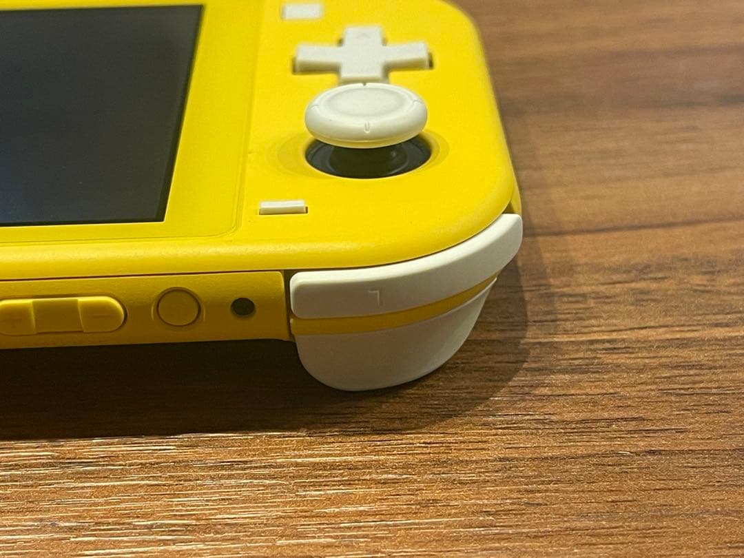 d*7様 外観美品 Nintendo Switch Lite イエロー